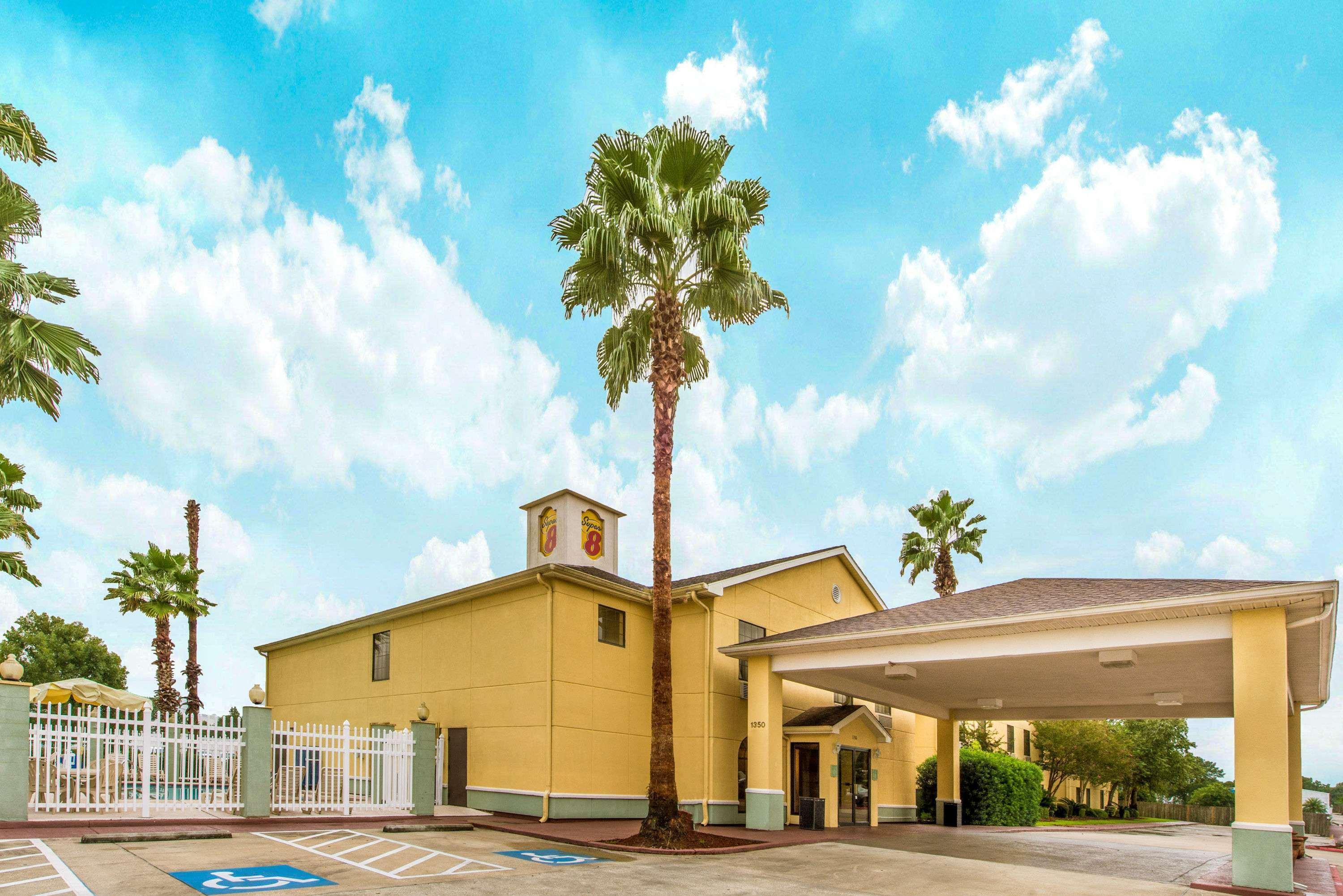 Super 8 By Wyndham Lake Charles/Sulphur Zewnętrze zdjęcie