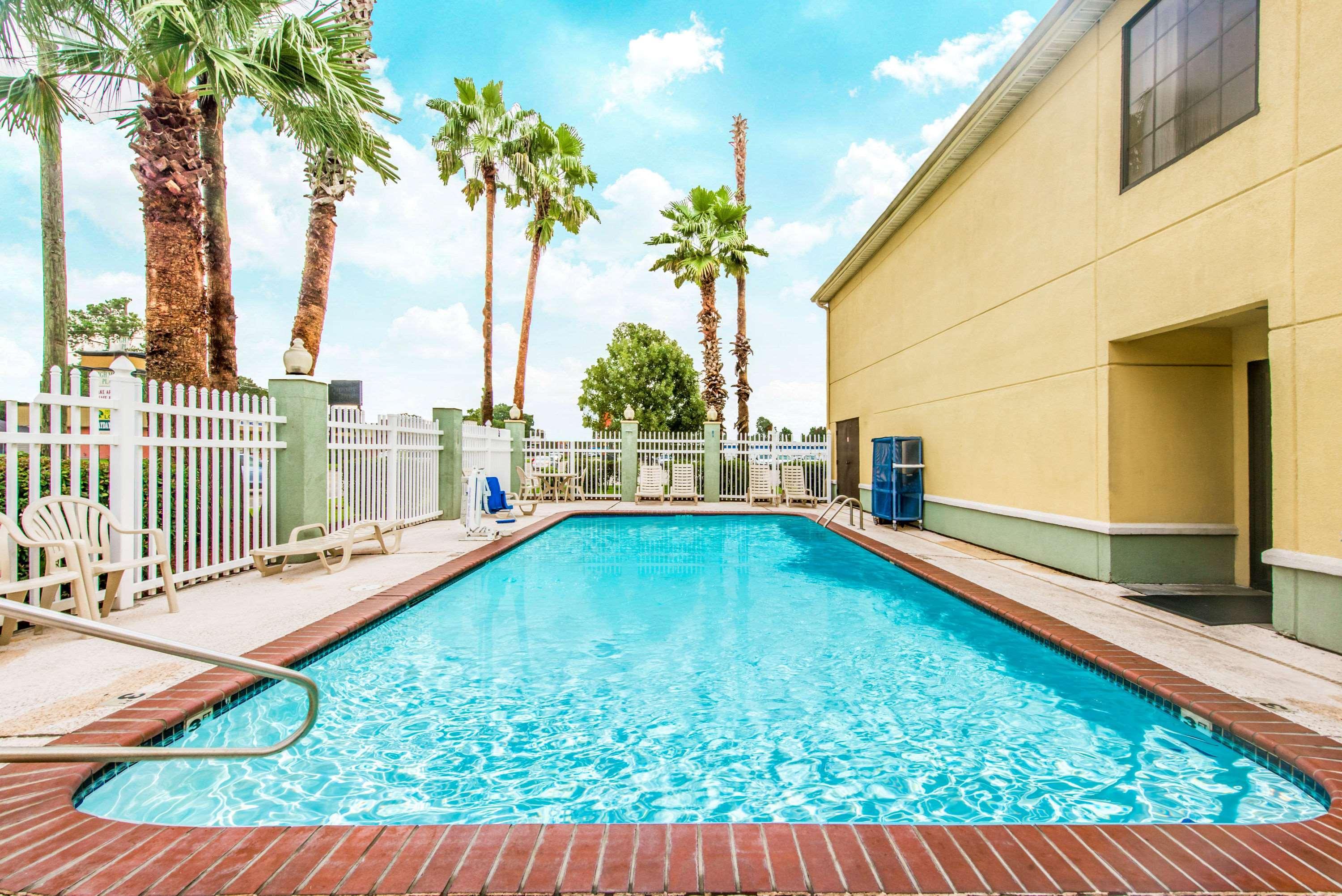 Super 8 By Wyndham Lake Charles/Sulphur Zewnętrze zdjęcie