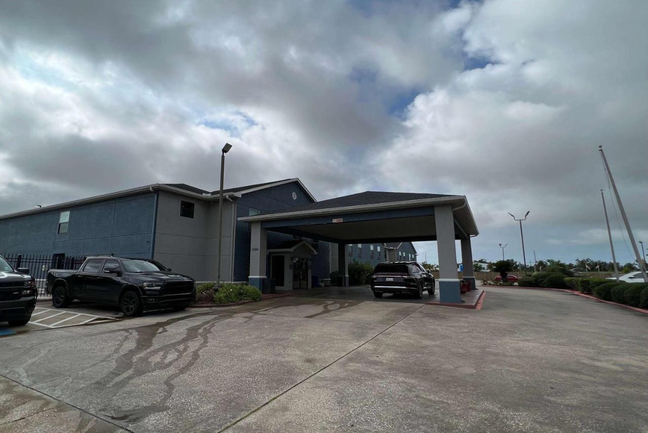 Super 8 By Wyndham Lake Charles/Sulphur Zewnętrze zdjęcie