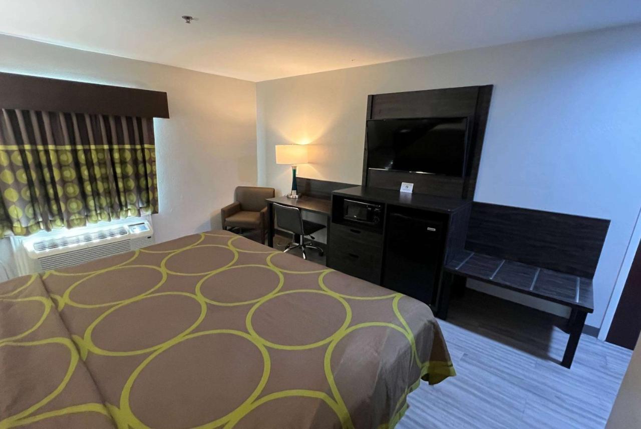 Super 8 By Wyndham Lake Charles/Sulphur Zewnętrze zdjęcie